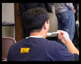 Heechul eating cake.