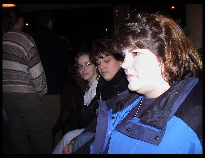 Beth, Monica and Sandra waiting for dinner outside the Claimjumper.